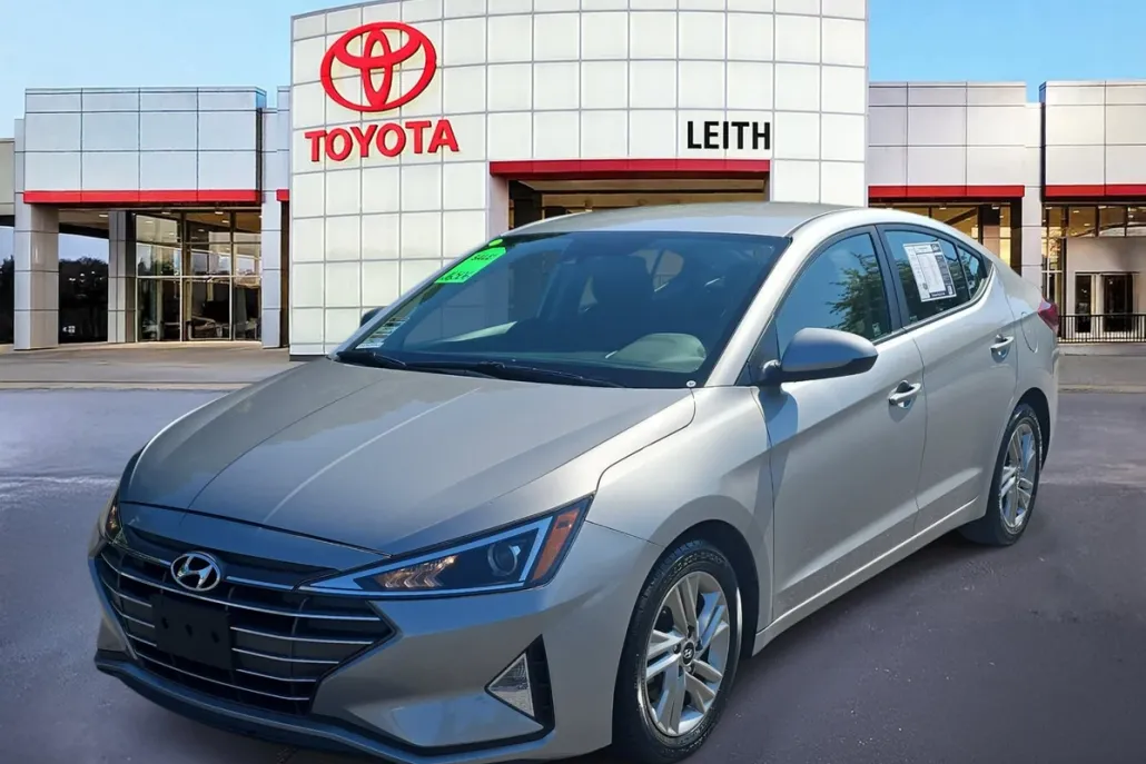2020 Hyundai Elantra SEL photo 1