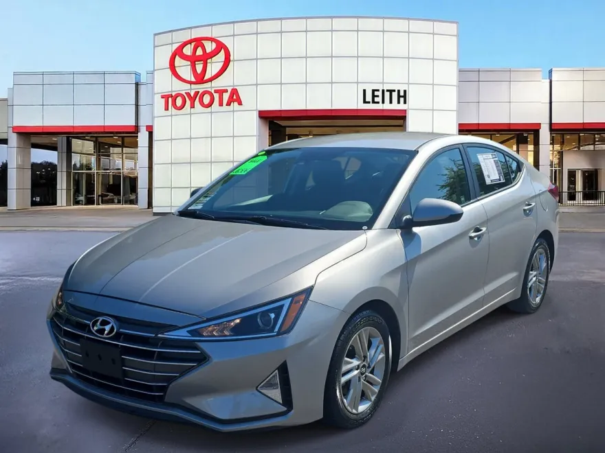 2020 Hyundai Elantra SEL photo 1
