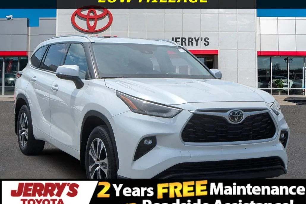 2022 Toyota Highlander XLE photo 1