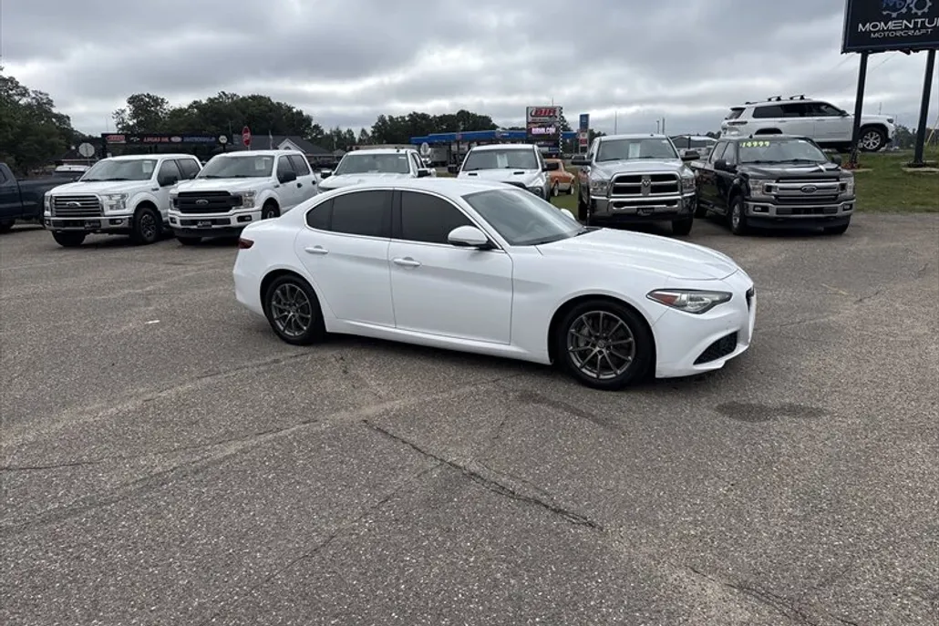 2019 Alfa Romeo Giulia Base photo 1