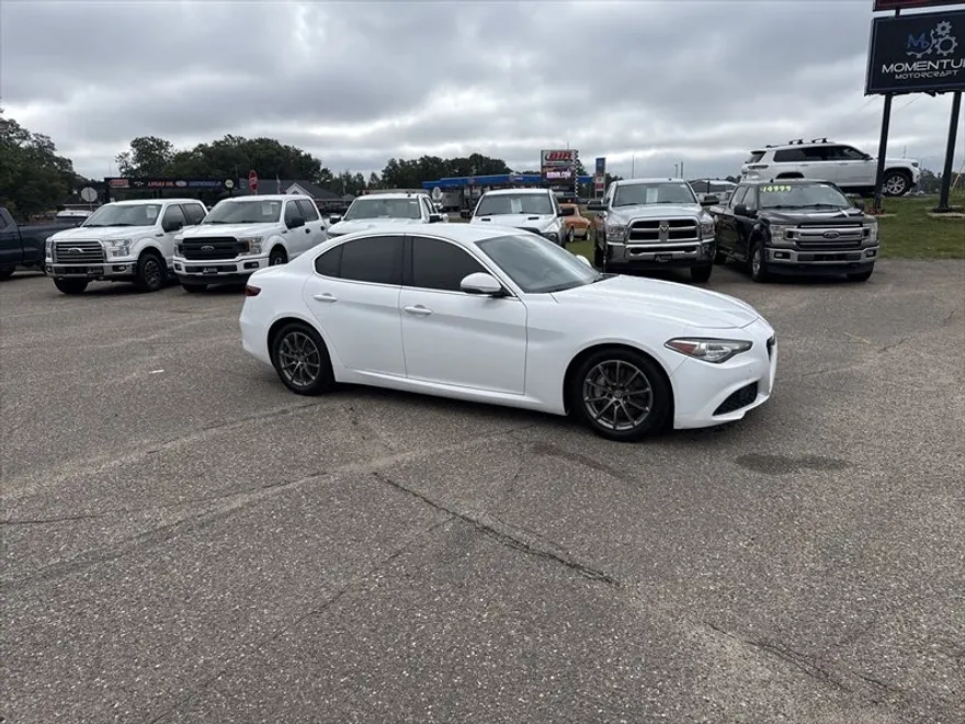 2019 Alfa Romeo Giulia Base photo 1