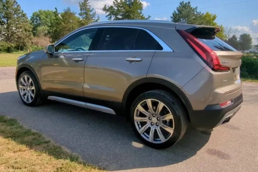 2020 Cadillac XT4 Premium Luxury photo 1