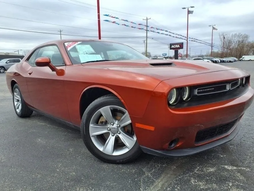 2022 Dodge Challenger SXT photo 1