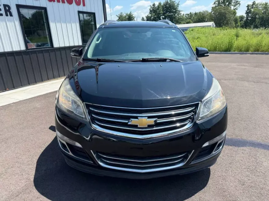 2017 Chevrolet Traverse 1LT photo 1