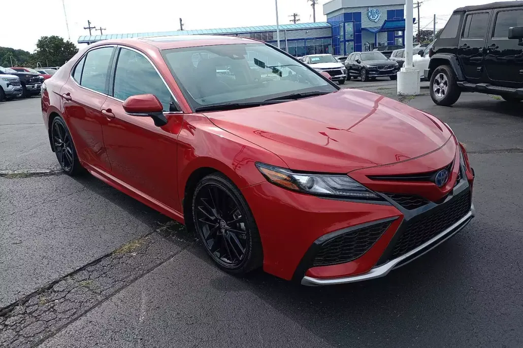 2024 Toyota Camry Hybrid XSE photo 1