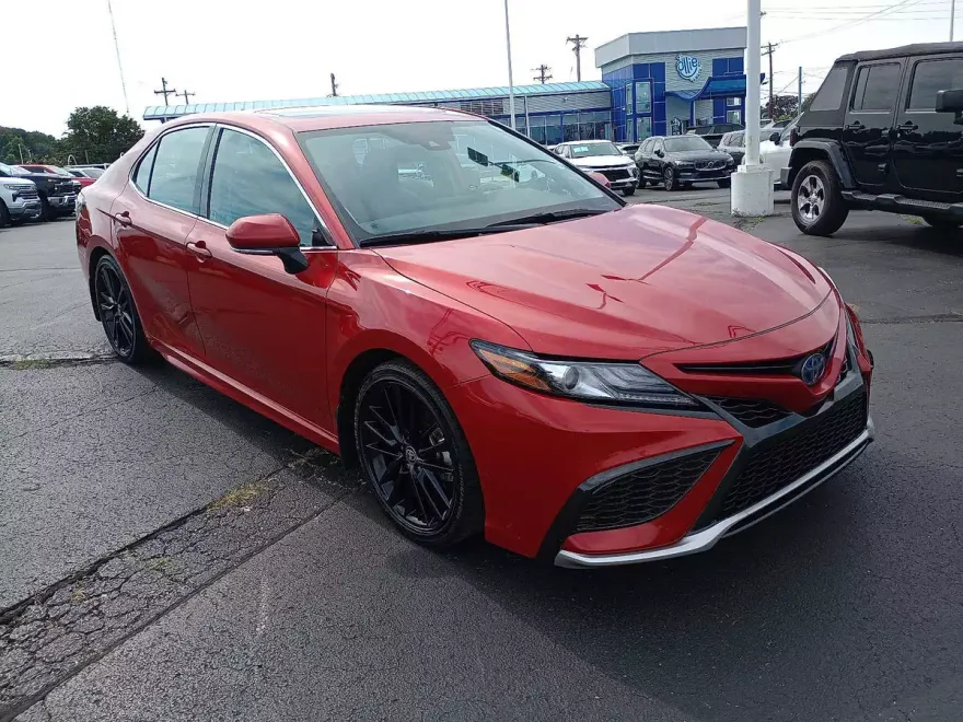 2024 Toyota Camry Hybrid XSE photo 1