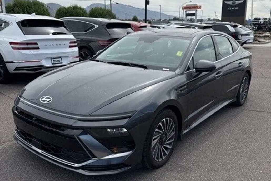 2025 Hyundai Sonata Hybrid Limited photo 1