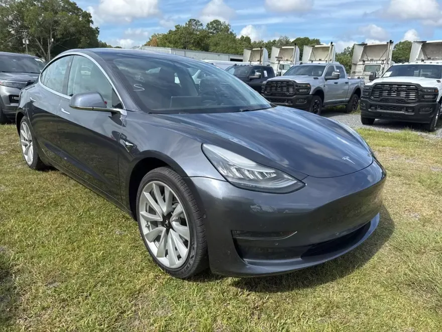2019 Tesla Model 3 Standard Range Plus photo 1