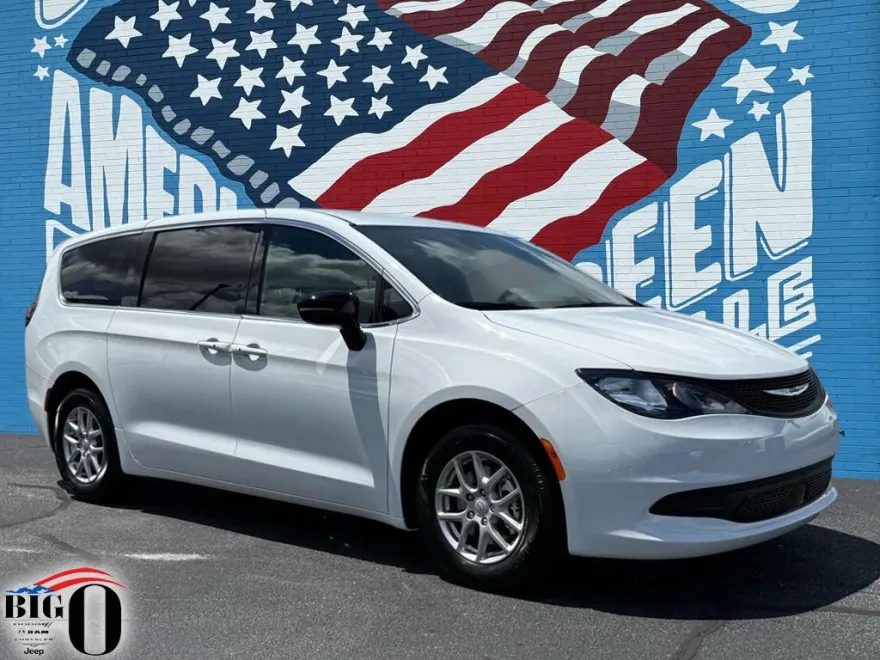 2026 Chrysler Voyager LX photo 1