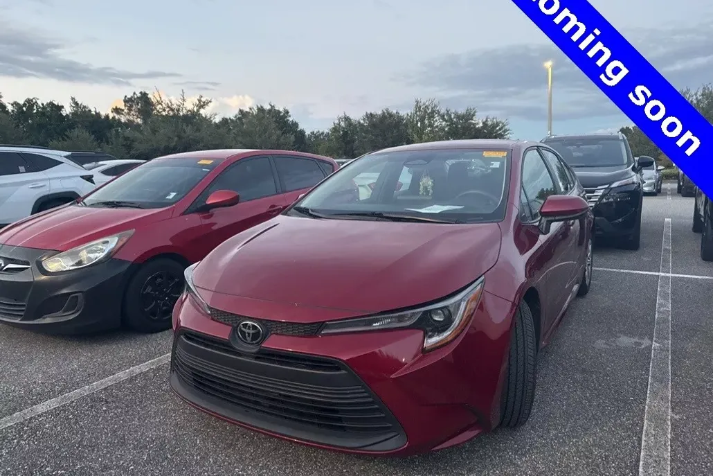 2023 Toyota Corolla LE photo 1