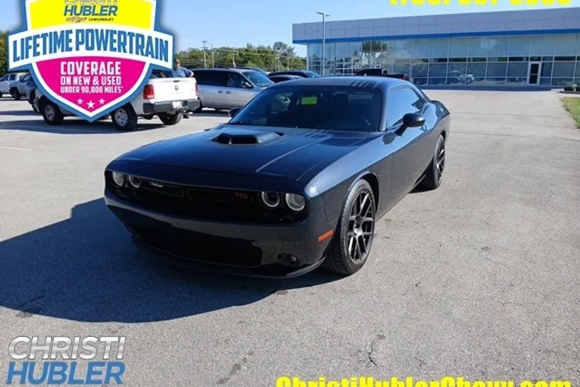 2016 Dodge Challenger SXT Plus photo 1
