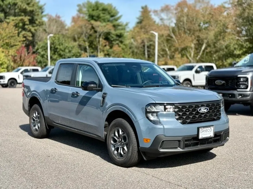 2025 Ford Maverick XLT photo 1