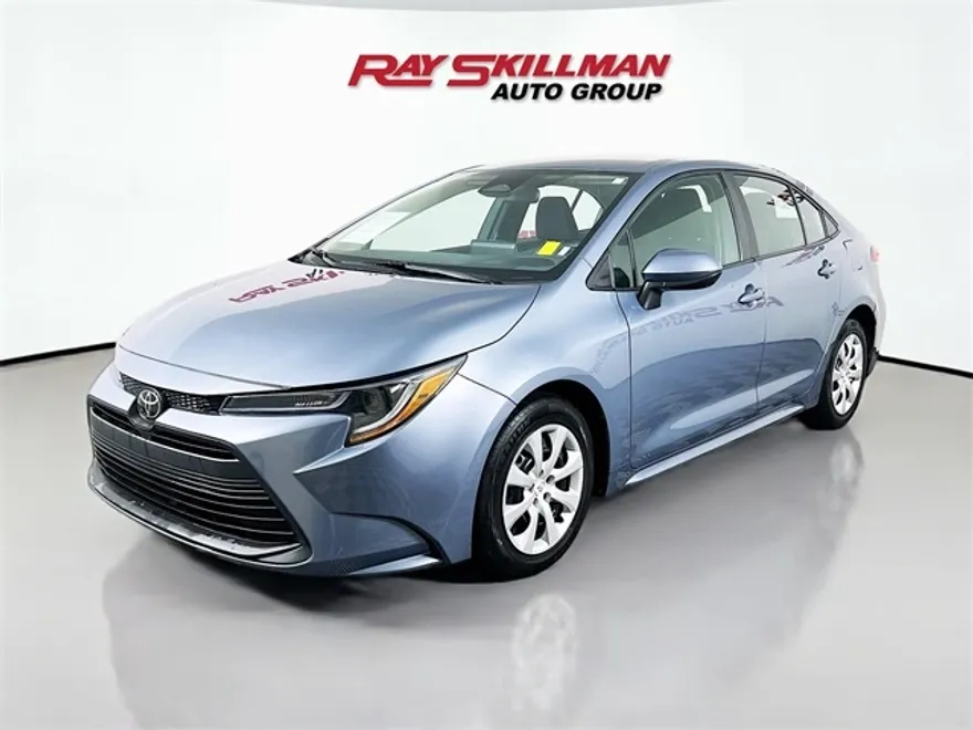 2023 Toyota Corolla LE photo 1