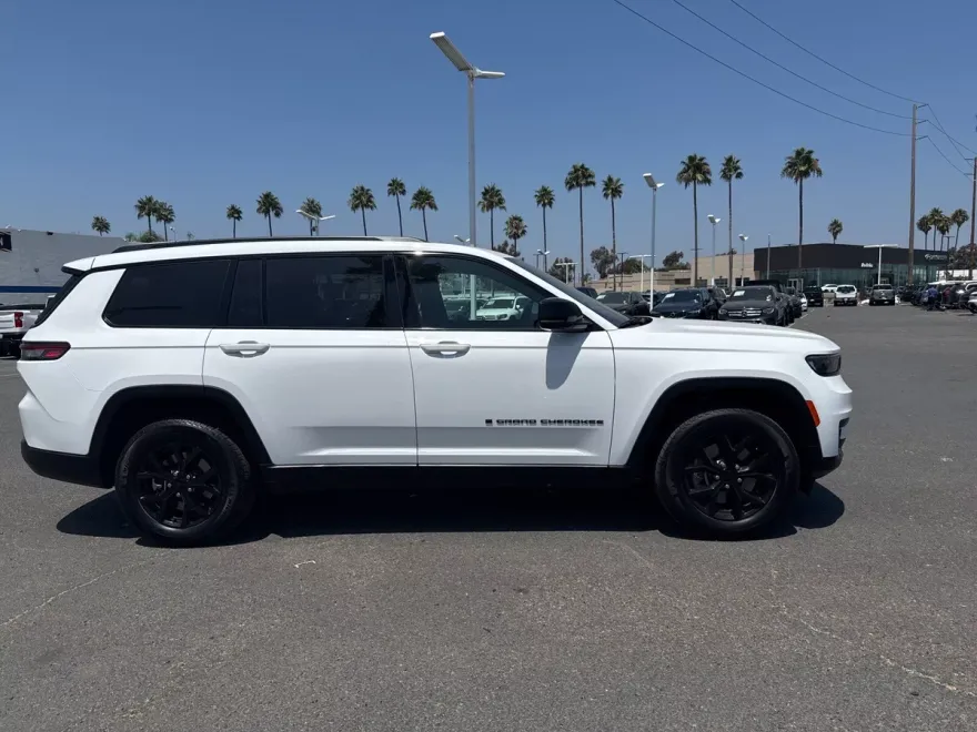 2024 Jeep Grand Cherokee Altitude photo 1