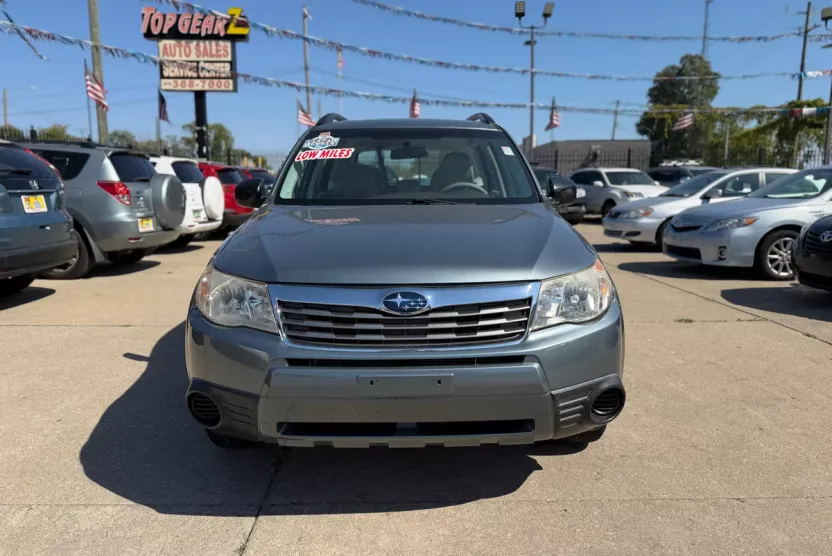 2010 Subaru Forester photo 1