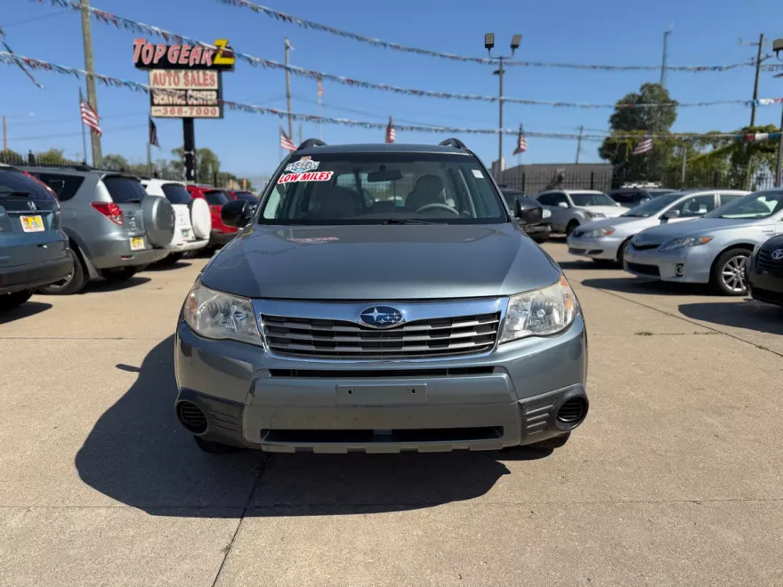 2010 Subaru Forester photo 1