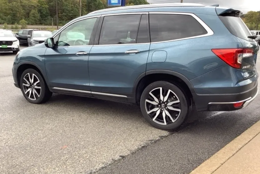 2021 Honda Pilot Touring photo 1