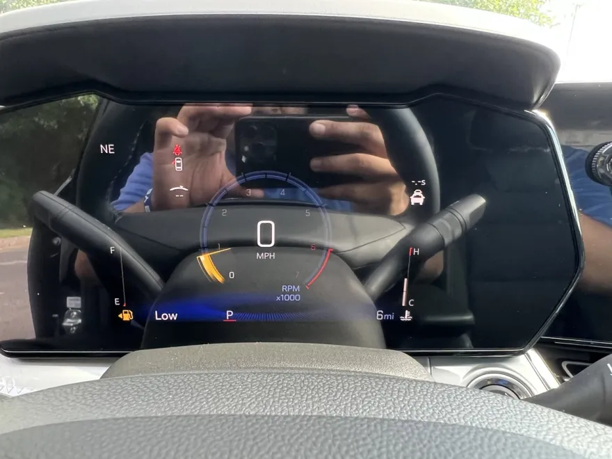 2025 Chevrolet Trax LT photo 1