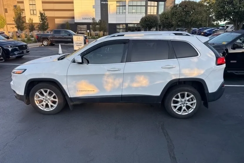 2016 Jeep Cherokee Latitude photo 1