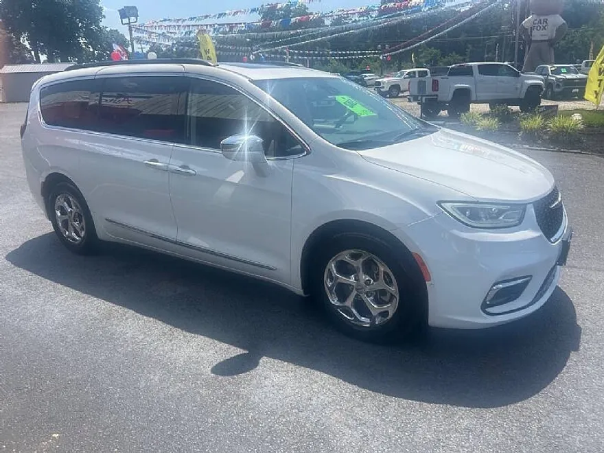2022 Chrysler Pacifica Limited photo 1