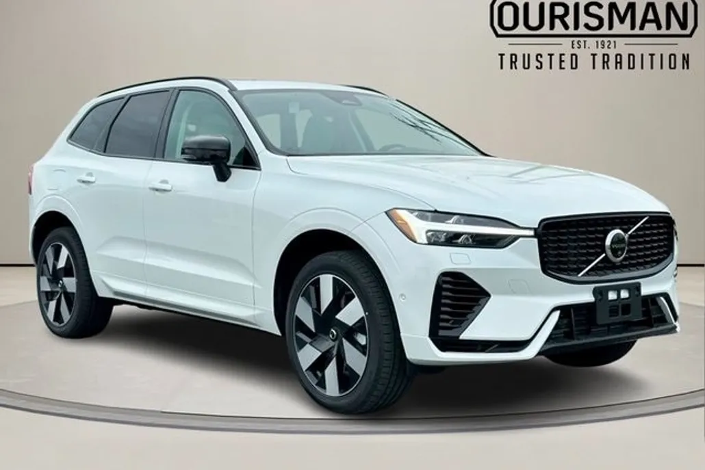 2025 Volvo XC60 T8 Plus photo 1