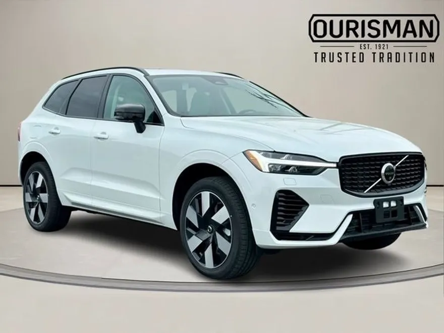 2025 Volvo XC60 T8 Plus photo 1