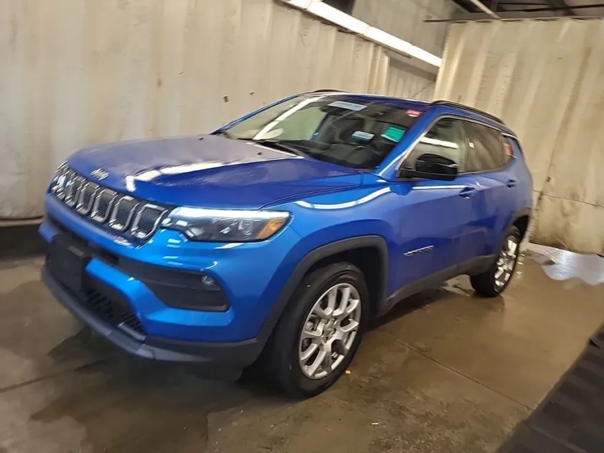 2022 Jeep Compass Latitude Lux photo 1