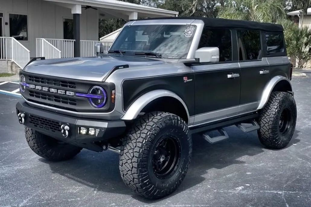 2022 Ford Bronco Outer Banks photo 1
