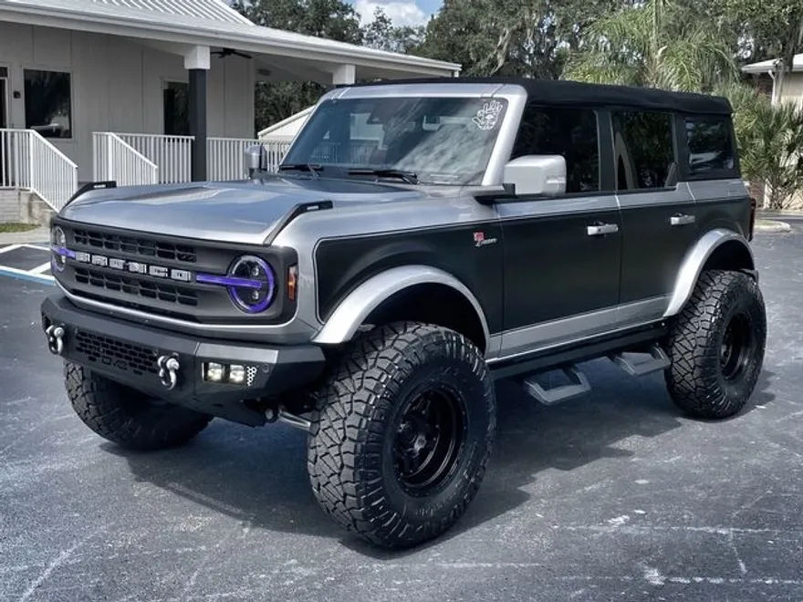 2022 Ford Bronco Outer Banks photo 1