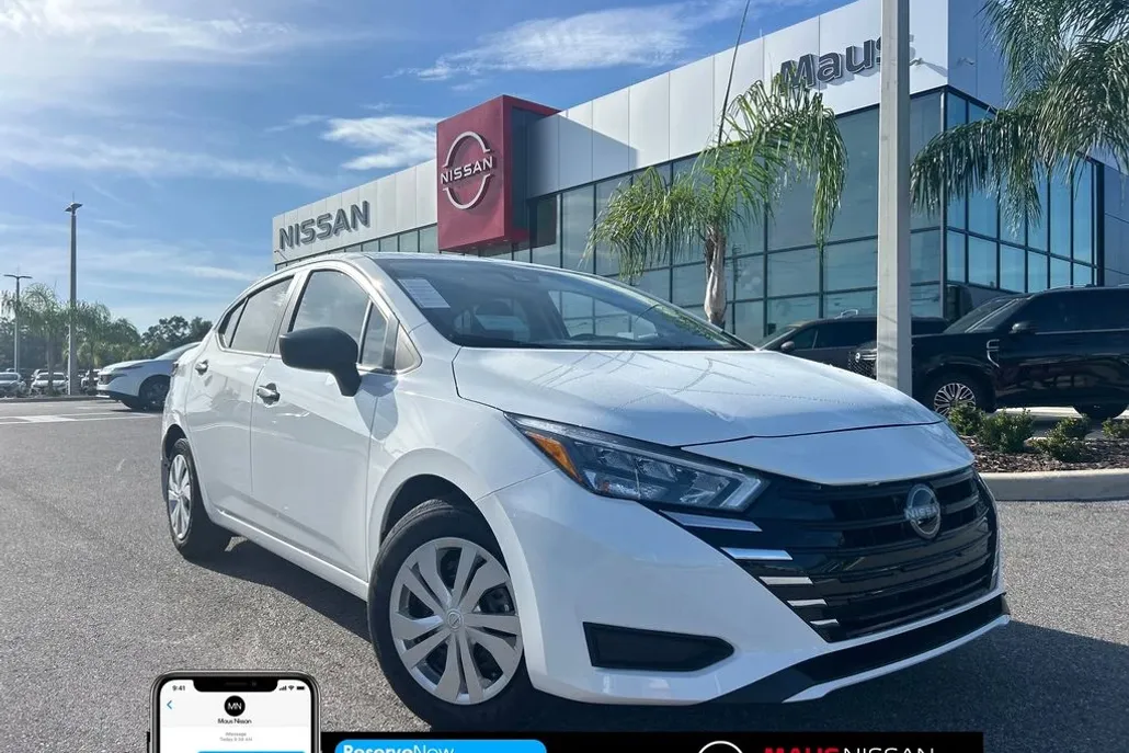 2025 Nissan Versa 1.6 S photo 1