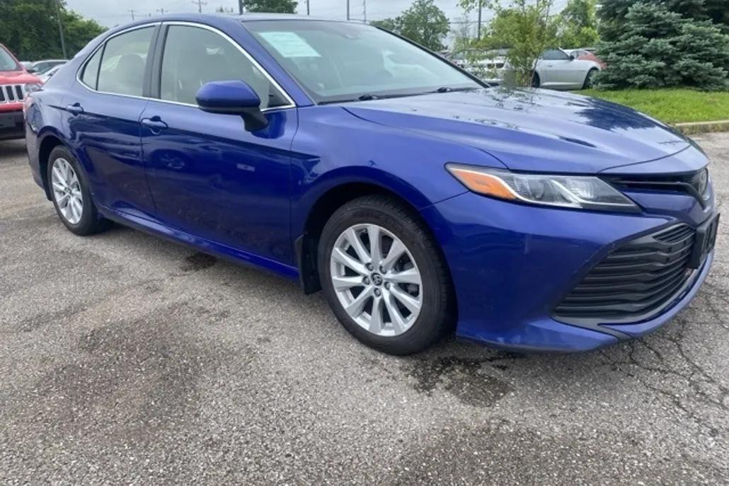 2018 Toyota Camry LE photo 1