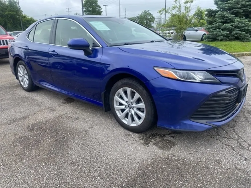 2018 Toyota Camry LE photo 1