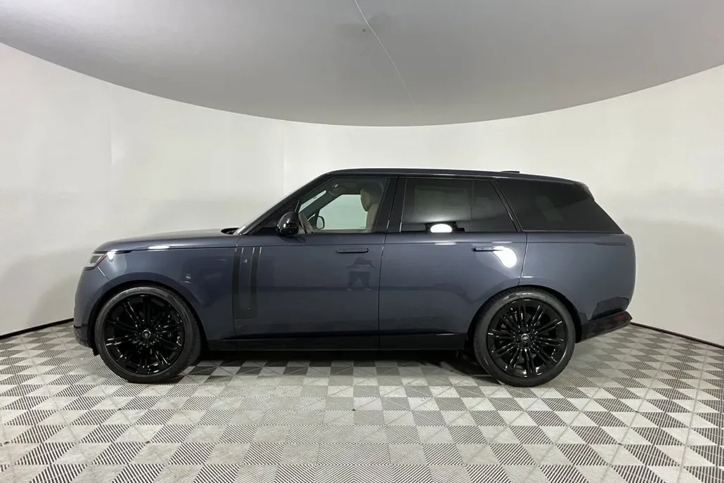 2025 Land Rover Range Rover SE photo 1