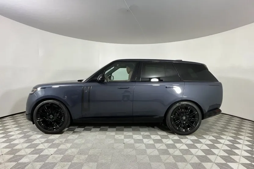 2025 Land Rover Range Rover SE photo 1