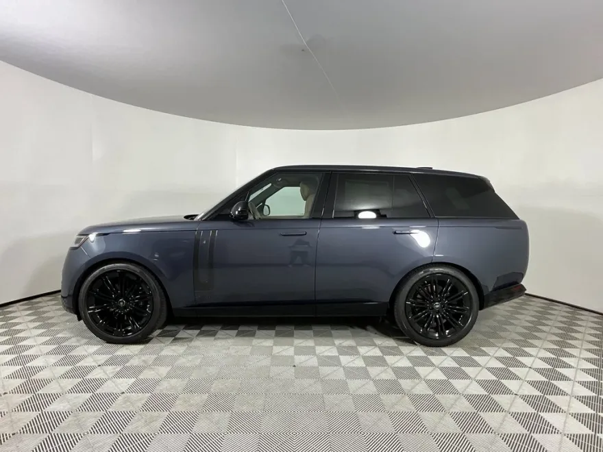 2025 Land Rover Range Rover SE photo 1