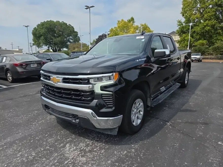 2023 Chevrolet Silverado 1500 LT photo 1