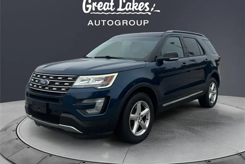 2016 Ford Explorer XLT photo 1
