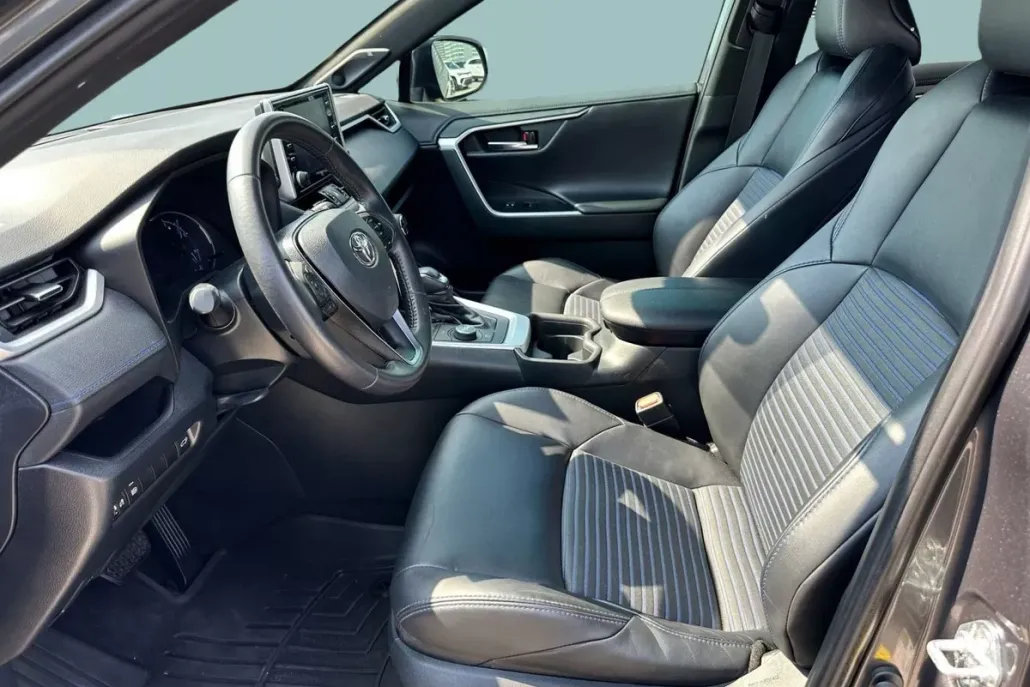 2019 Toyota RAV4 Hybrid XSE photo 1
