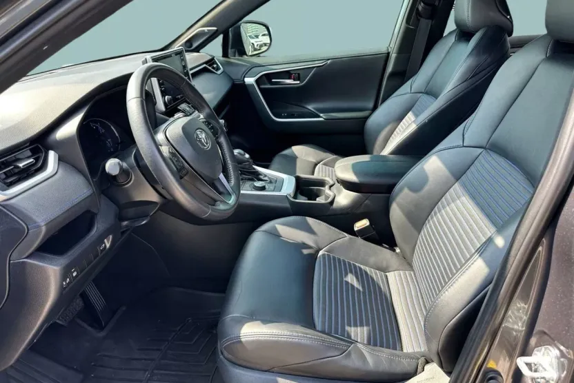 2019 Toyota RAV4 Hybrid XSE photo 1