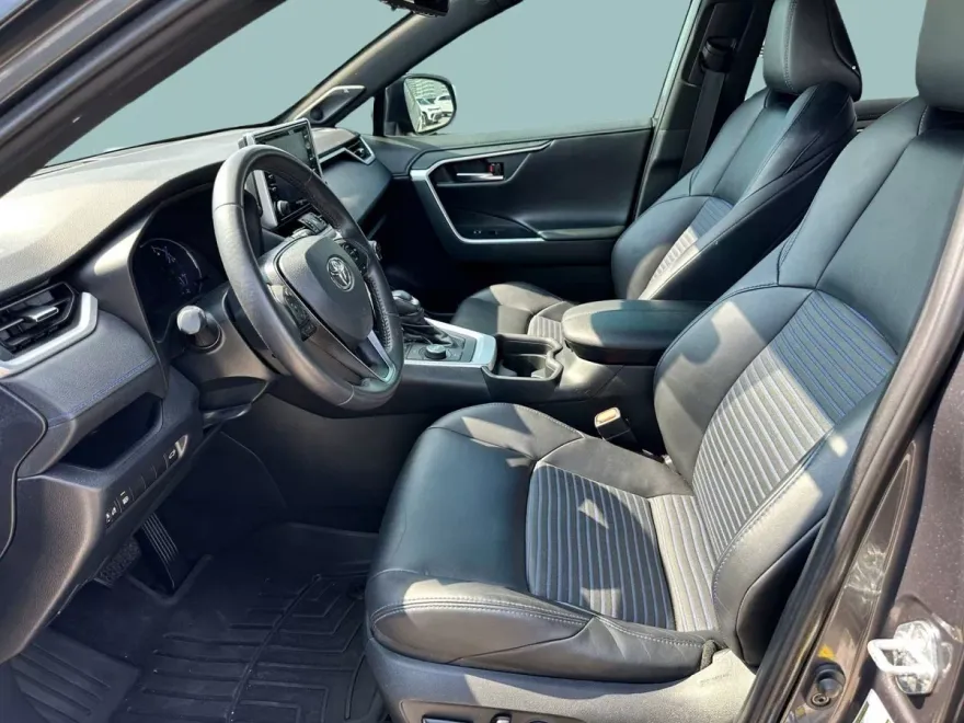 2019 Toyota RAV4 Hybrid XSE photo 1