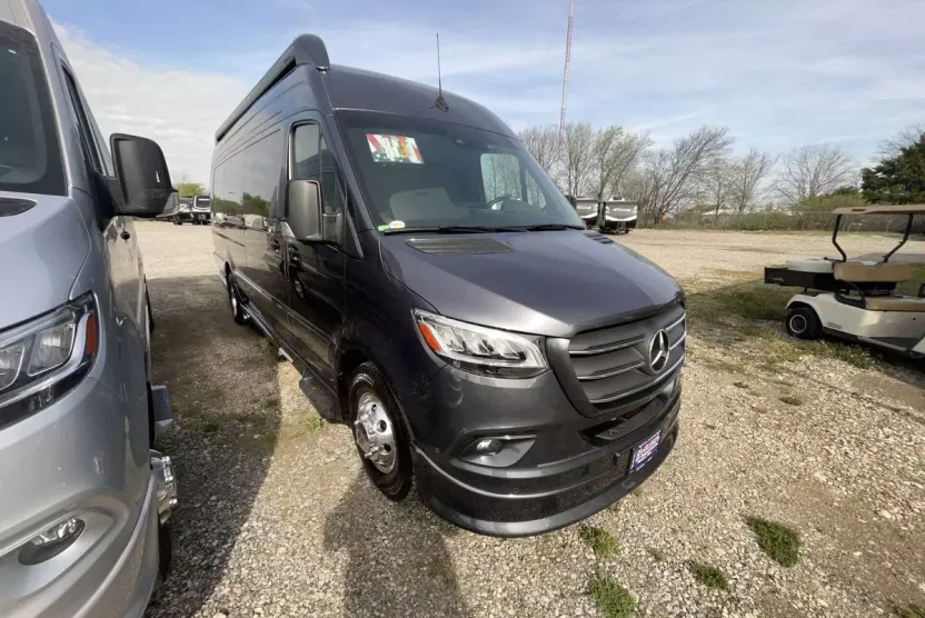 2024 Mercedes Benz Sprinter 3500 photo 1