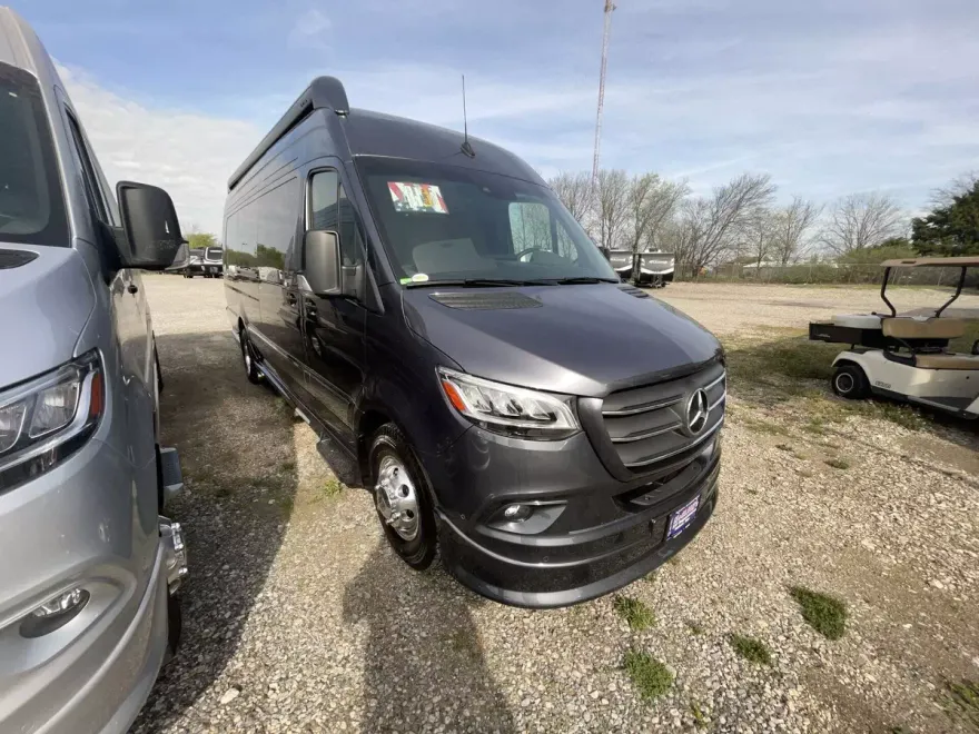 2024 Mercedes Benz Sprinter 3500 photo 1