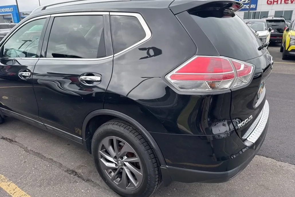 2016 Nissan Rogue SL photo 1