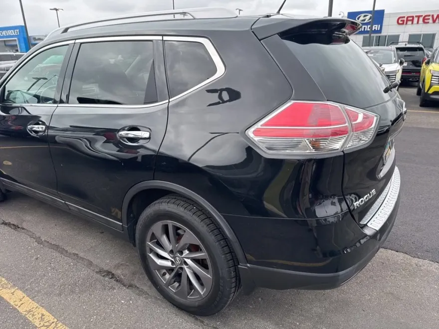 2016 Nissan Rogue SL photo 1
