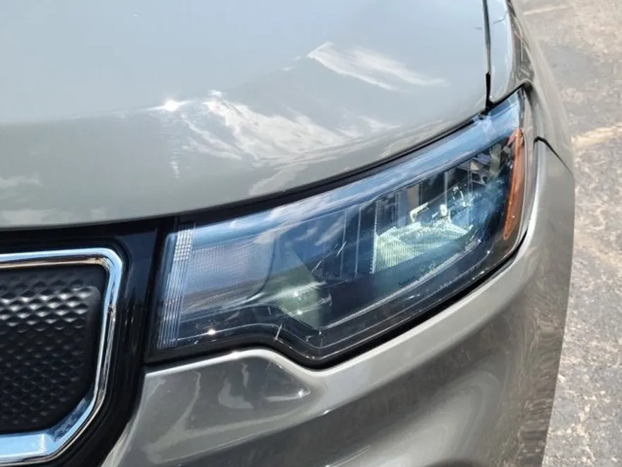 2022 Jeep Compass Limited photo 1