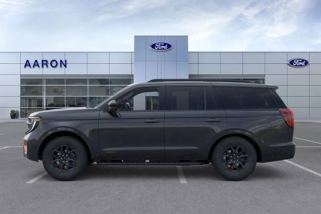 2025 Ford Expedition photo 1