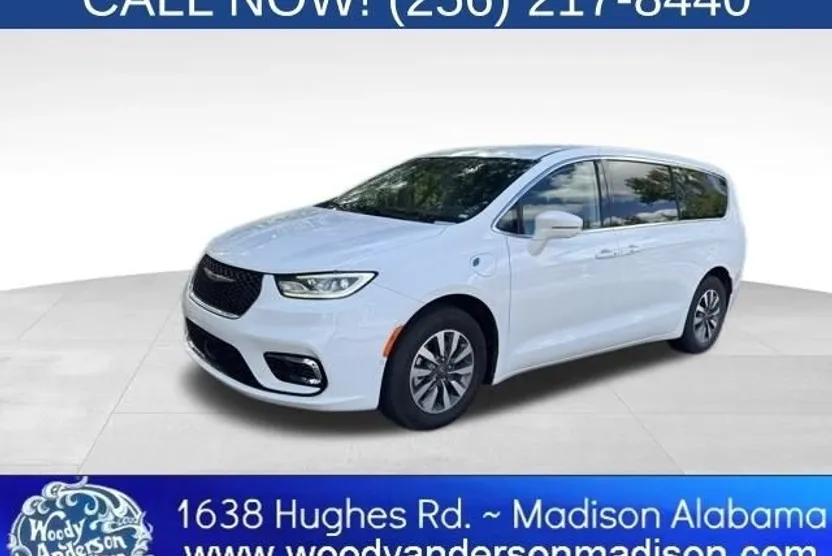 2022 Chrysler Pacifica Hybrid Touring L photo 1