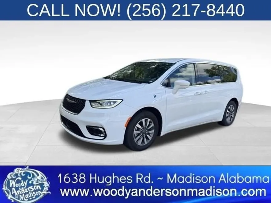 2022 Chrysler Pacifica Hybrid Touring L photo 1