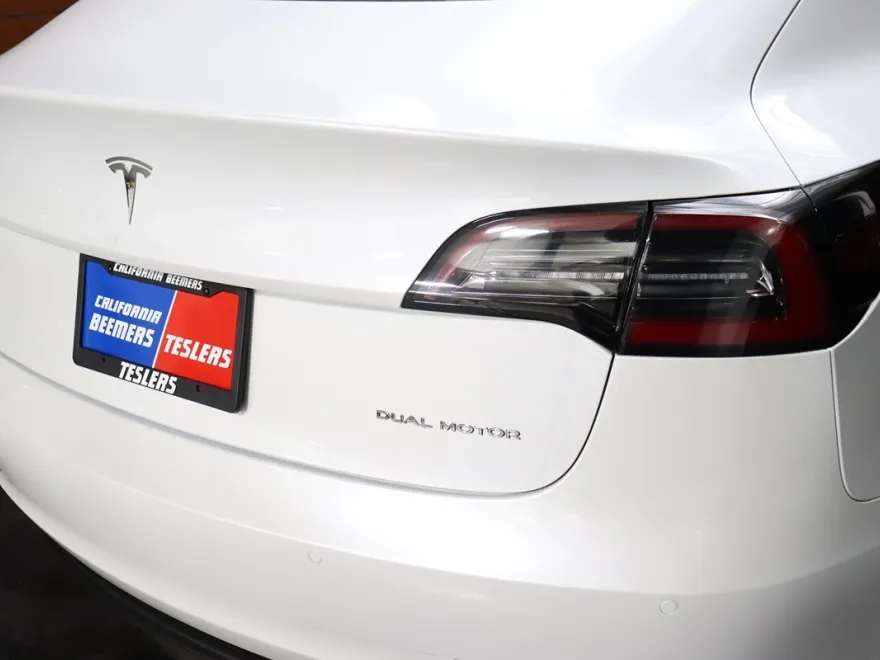 2023 Tesla Model 3 Long Range photo 1