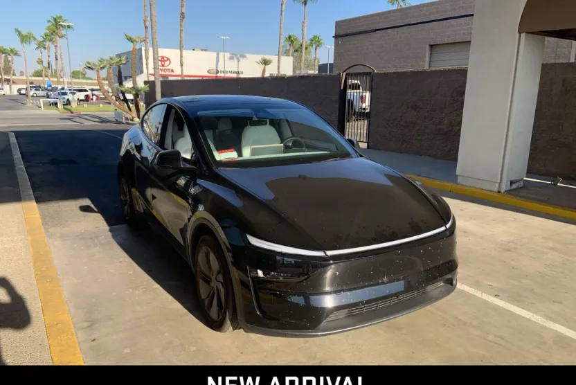 2026 Tesla Model Y Long Range photo 1